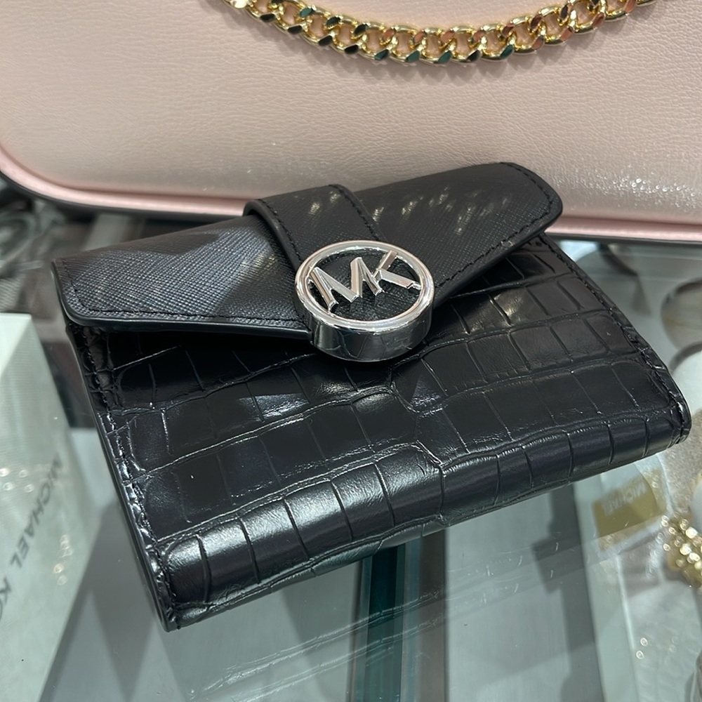 MICHAEL KORS CARMEN MEDIUM LOGO AND FAUX LEATHER WALLET BLACK 
NWT - Picture 16 of 16